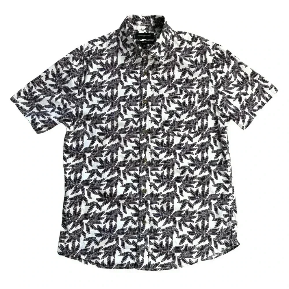 Banana Republic Men’s Button Down Leaf Pattern Slim Fit Shirt (Size M)